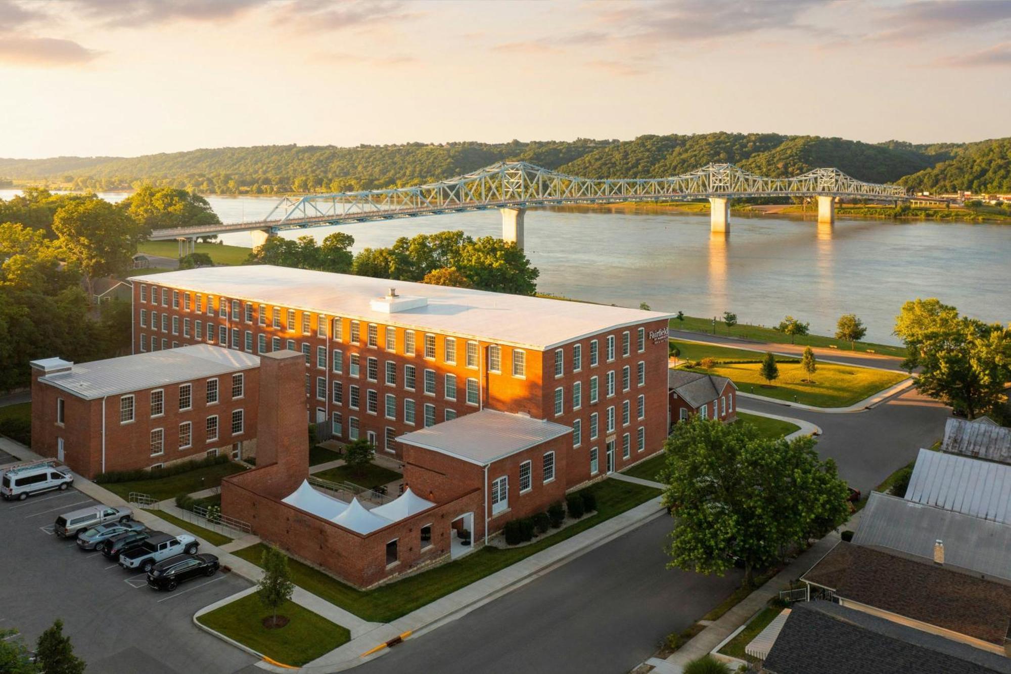 Fairfield Inn & Suites Madison Historic Eagle Cotton Mill Luaran gambar